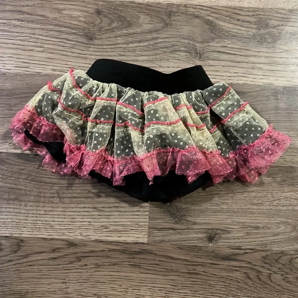 Little Lass 3/6 Month Shoe Outfit with Skirt - Picture 5 of 7